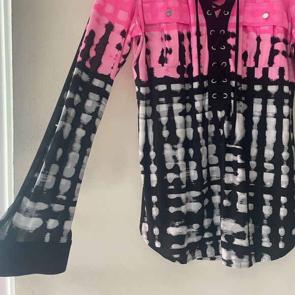 Nygard long sleeve lace front top - Picture 2 of 5